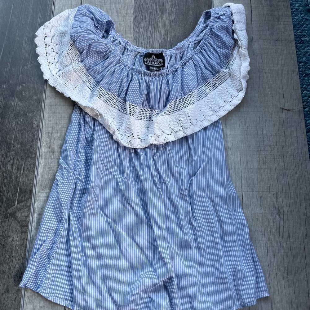 Angie ladies, small seersucker, blue and white top